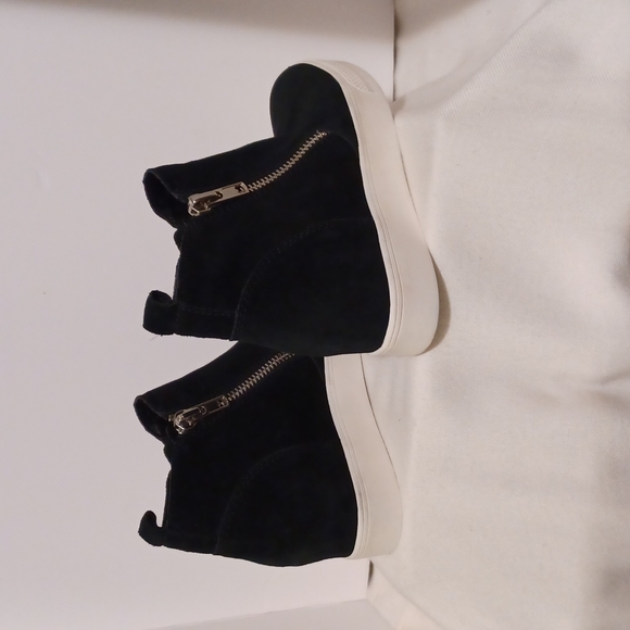 STEVE MADDEN.. Women's Black Wedge Sneakers - Picture 2 of 9